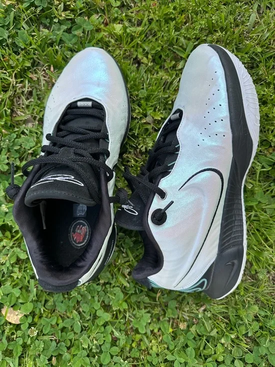 Nike White and Black Men's Low-Top Sneakers - Picture 2 of 7